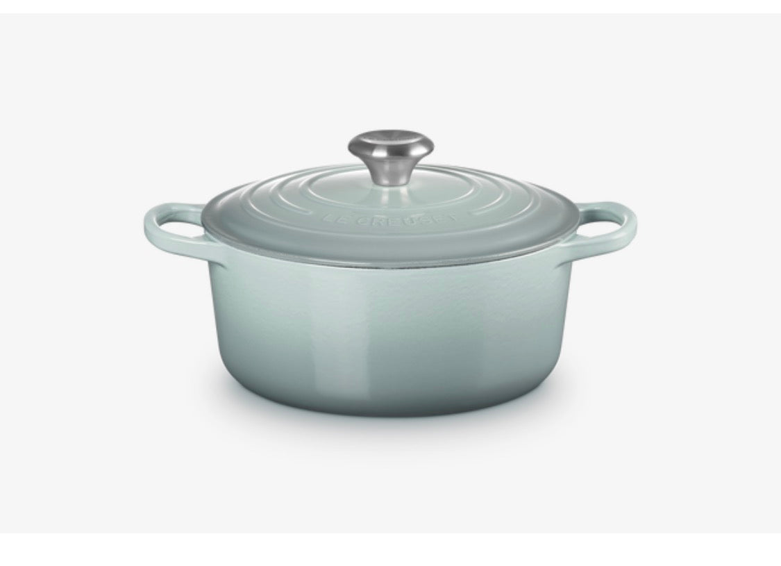 Cast Iron Signature Round Casserole